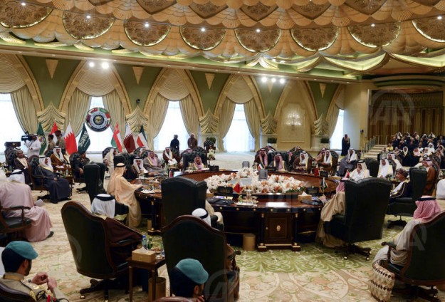 صحيفة: تصدع مجلس التعاون يشكل خطراً على أمن النفط أكثر من "داعش"